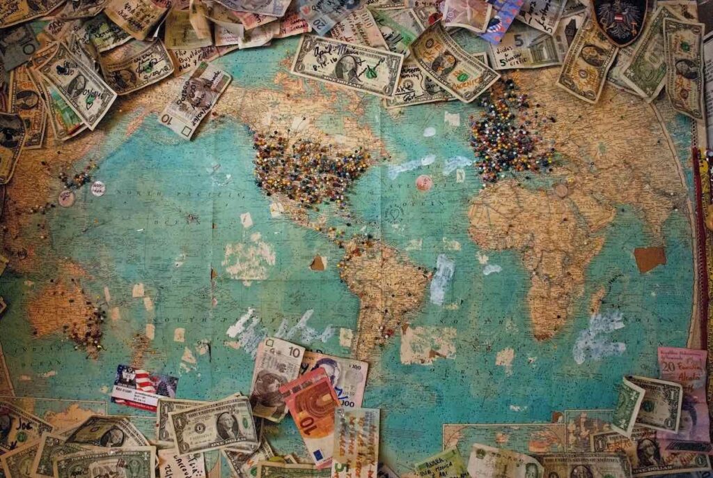 Wereldkaart met verschillende valuta